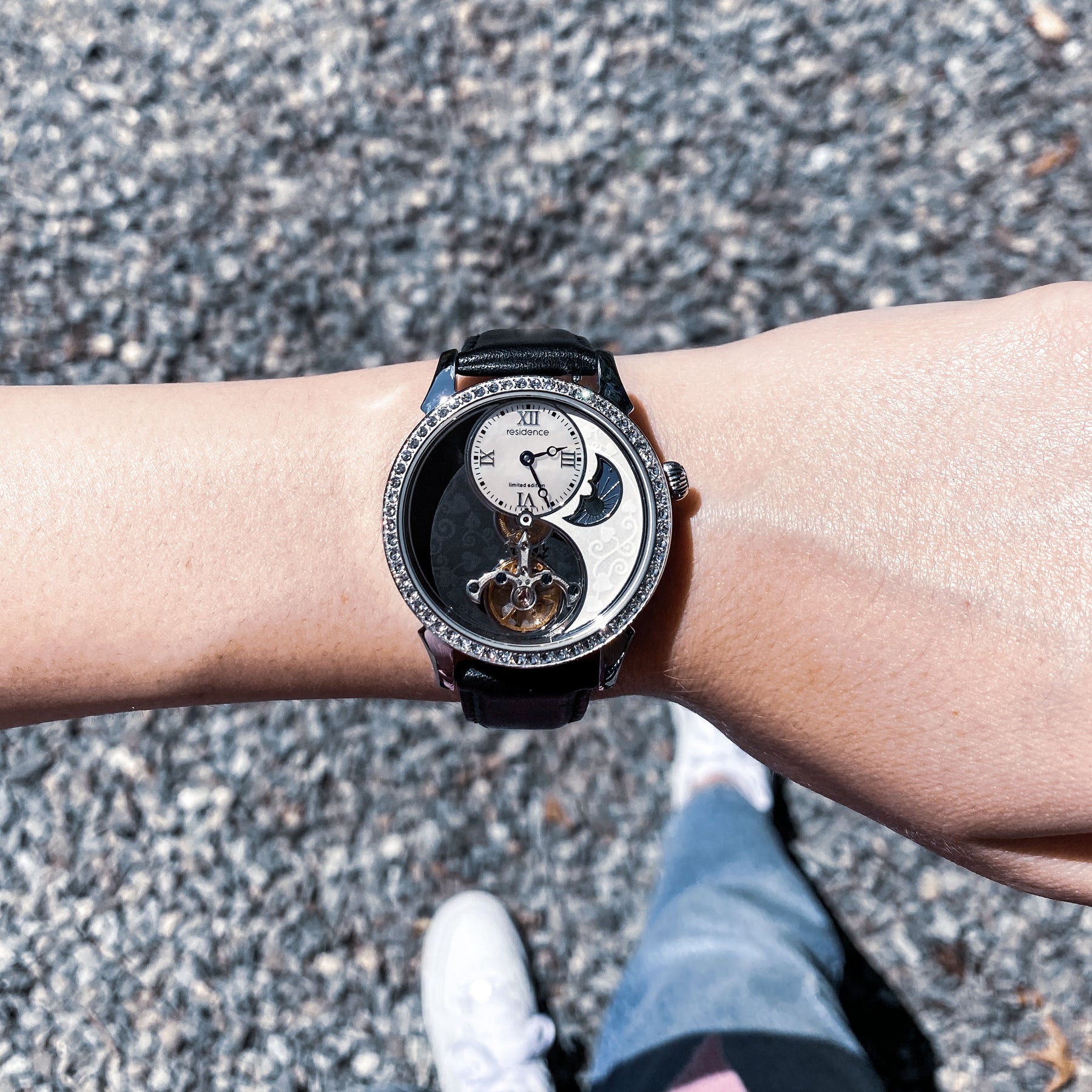 YIN YANG Watch STAR Silver colored 37mm