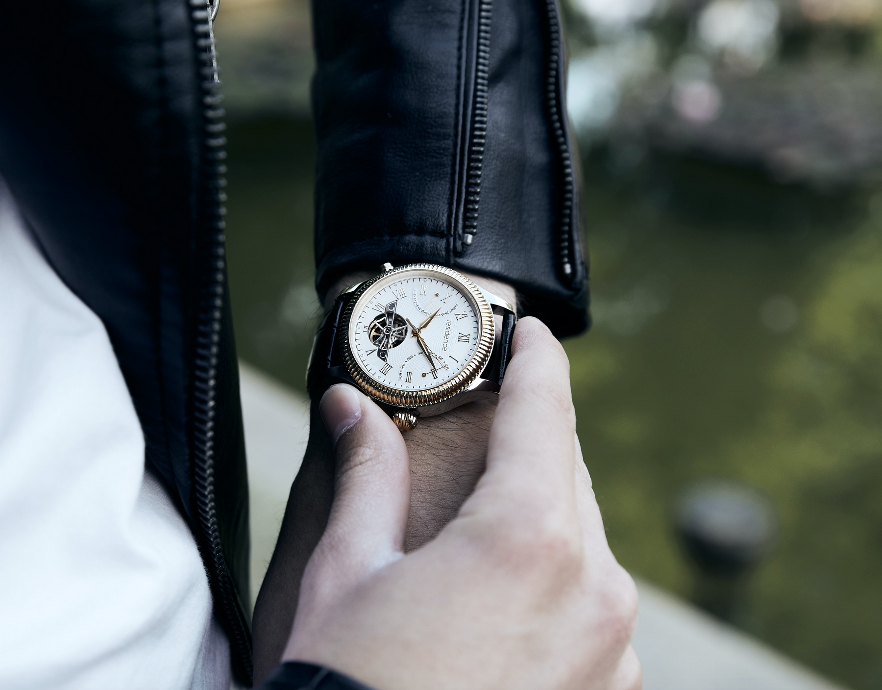 Aviator Watch Silver Gold